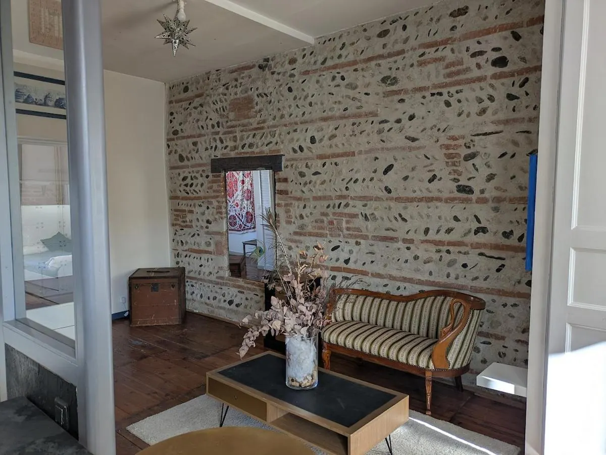 Charming 2-Bedroom, Near City Center Toulouse 0*,  France